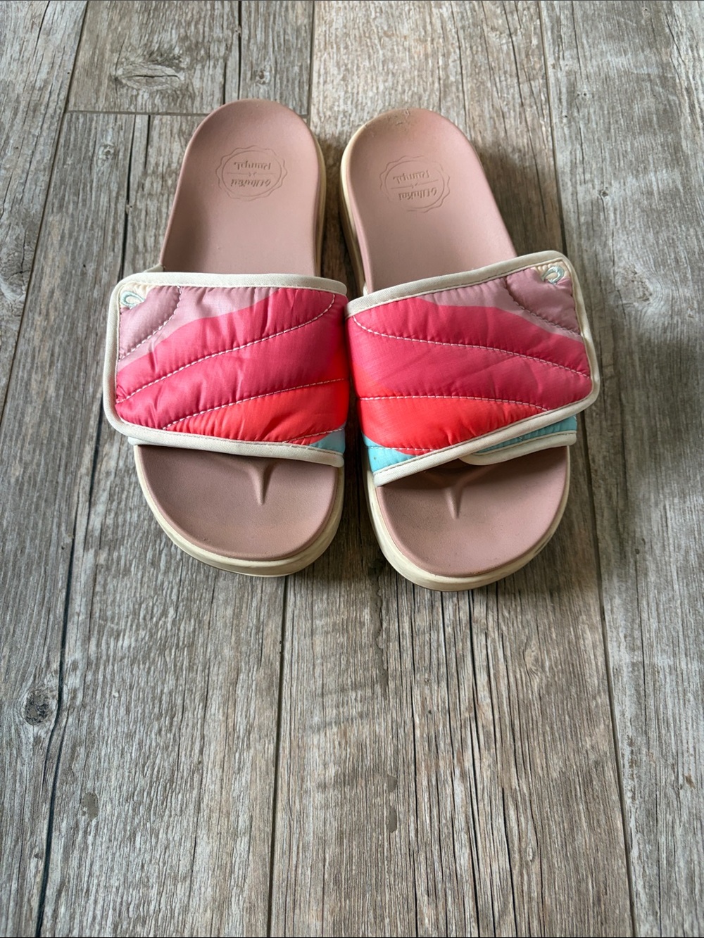 OluKai collab with Rumpl quilted slides Sz 9 multi color neutral sole Adjustable